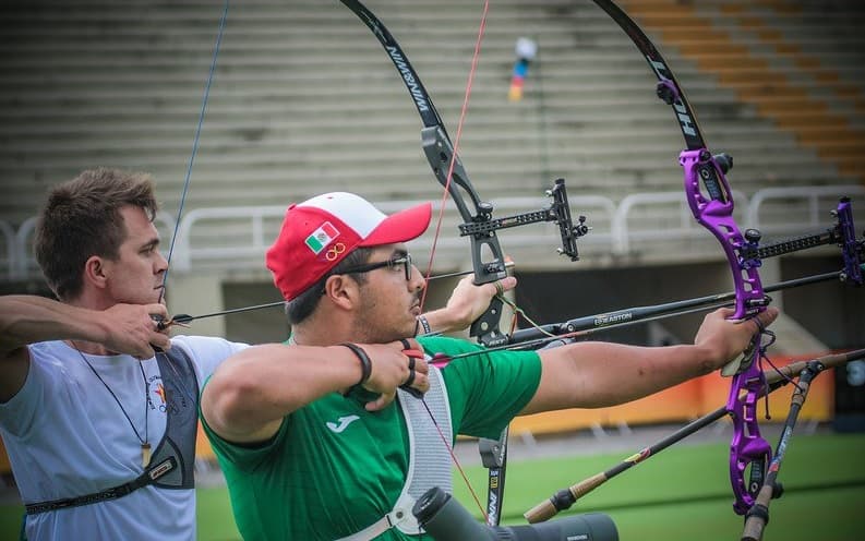 El Sambódromo vivió una jornada extraña. Rodeado por letreros que pedían silencio para facilitar la concentración de los arqueros y con los graderíos para el público vacíos. Nada que ver con el jolgorio y el ruido que se vive en el escenario ideado por el fallecido arquitecto Oscar Niemeyer para resaltar la belleza de los desfiles de las tradicionales 'escolas' de samba en el Carnaval de Río.