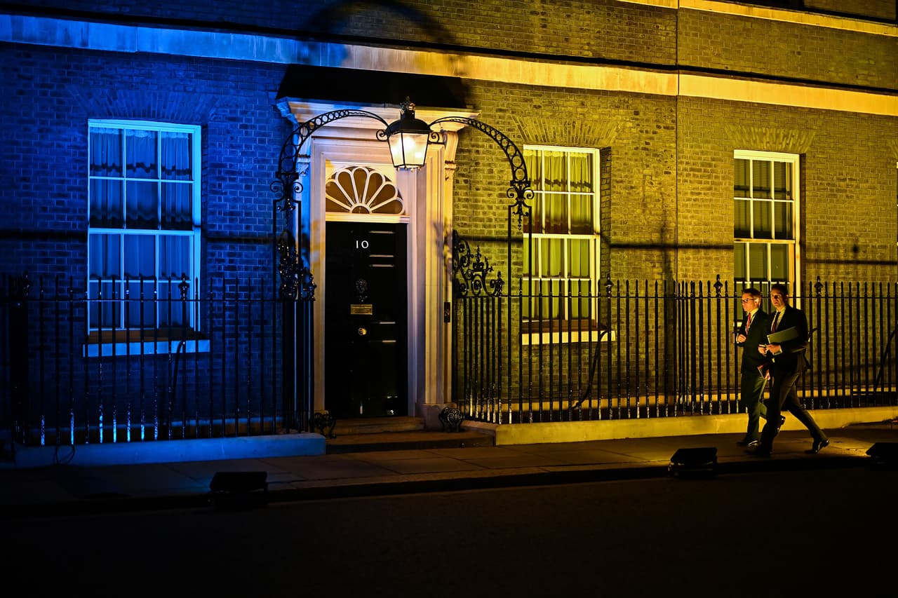 La fachada de la casa 10 en Downing Street, Londres, la residencia oficial del primer ministro británico, ahora ocupada por Boris Johnson. 
<br>
<br>Los más recientes castigos se suman a los aprobados en días anteriores contra el sistema bancario y de deuda rusa, y para restringir la exportación de tecnología a ese país.