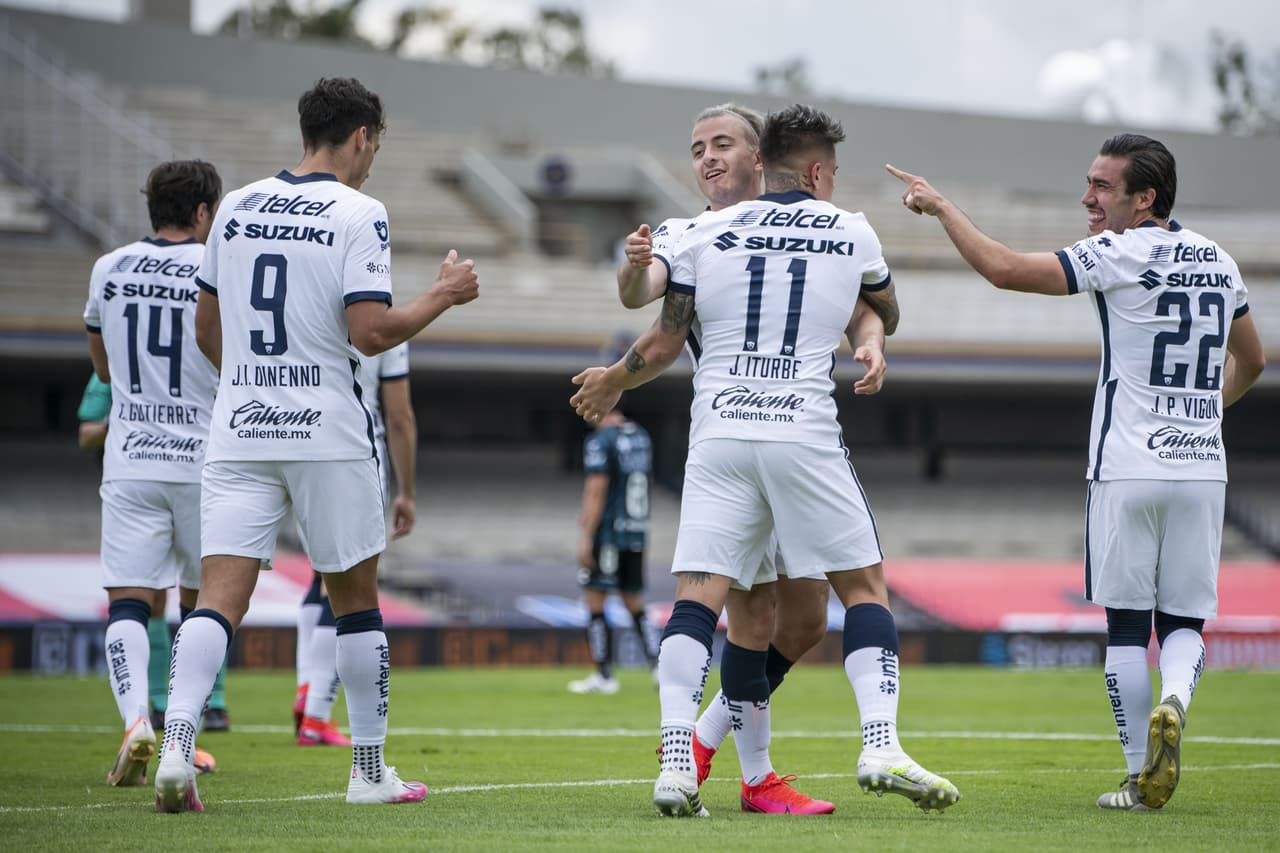 Daniel Cervantes (73’) de Gallos le regresó la ventaja a los Pumas con un autogol; se encontró el balón en el área chica.