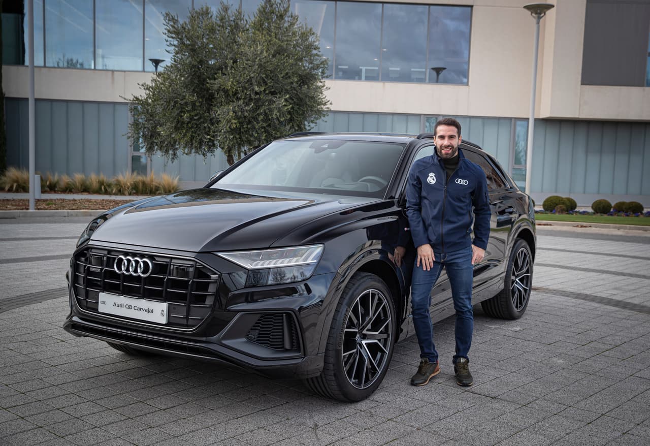 El lateral derecho, 
<b>Dani Carvajal</b>, quedó encantado con su Audi Q8 50 TDI en un atractivo color Negro Orca.