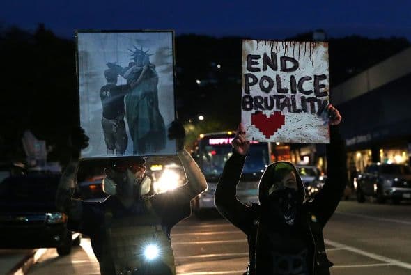 Se manifiestan por muerte de latino a manos de la Policía de Anaheim