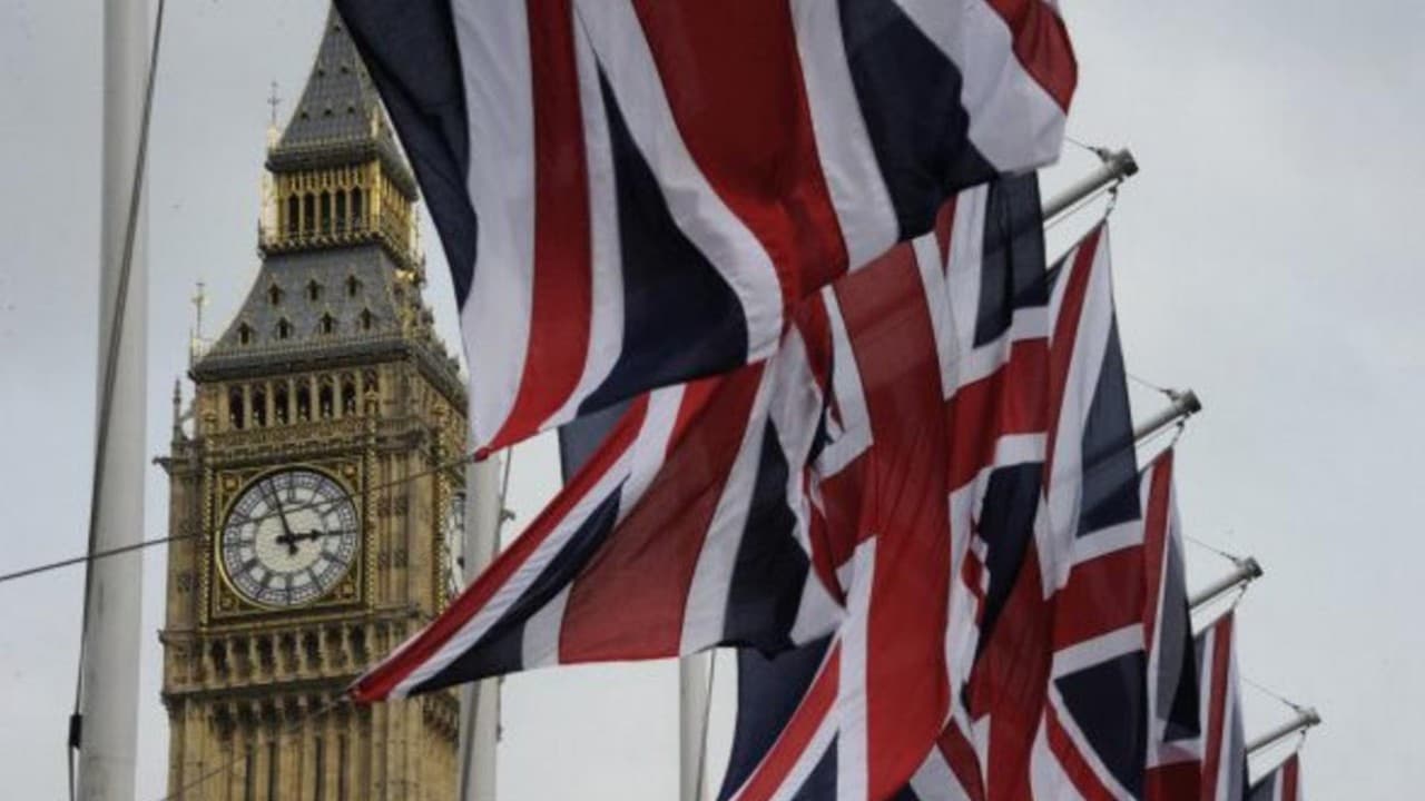 Reino Unido vota a favor de salir de la Unión Europea y dimite su primer ministro