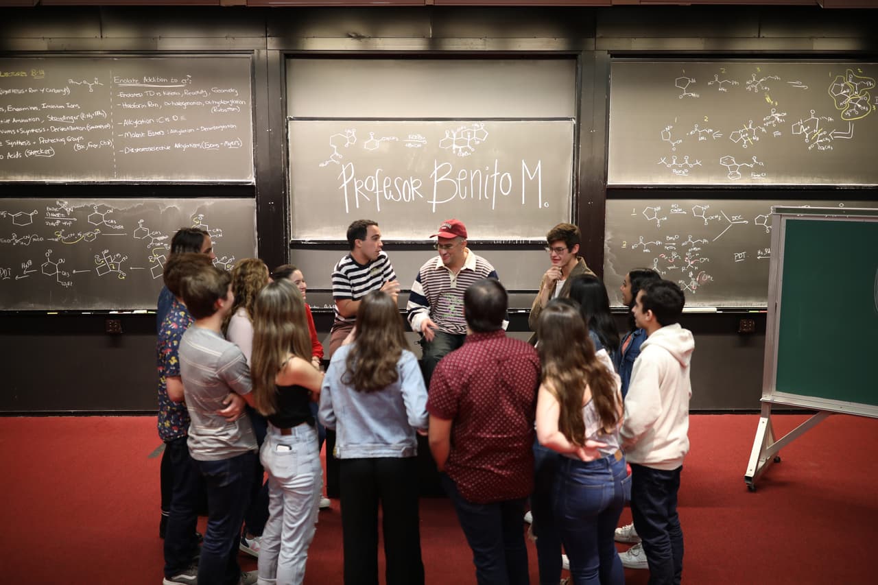 En esta charla, Bad Bunny discutió la manera en que se abrió el espacio para el activismo y la protesta dentro de su música y sus presentaciones.