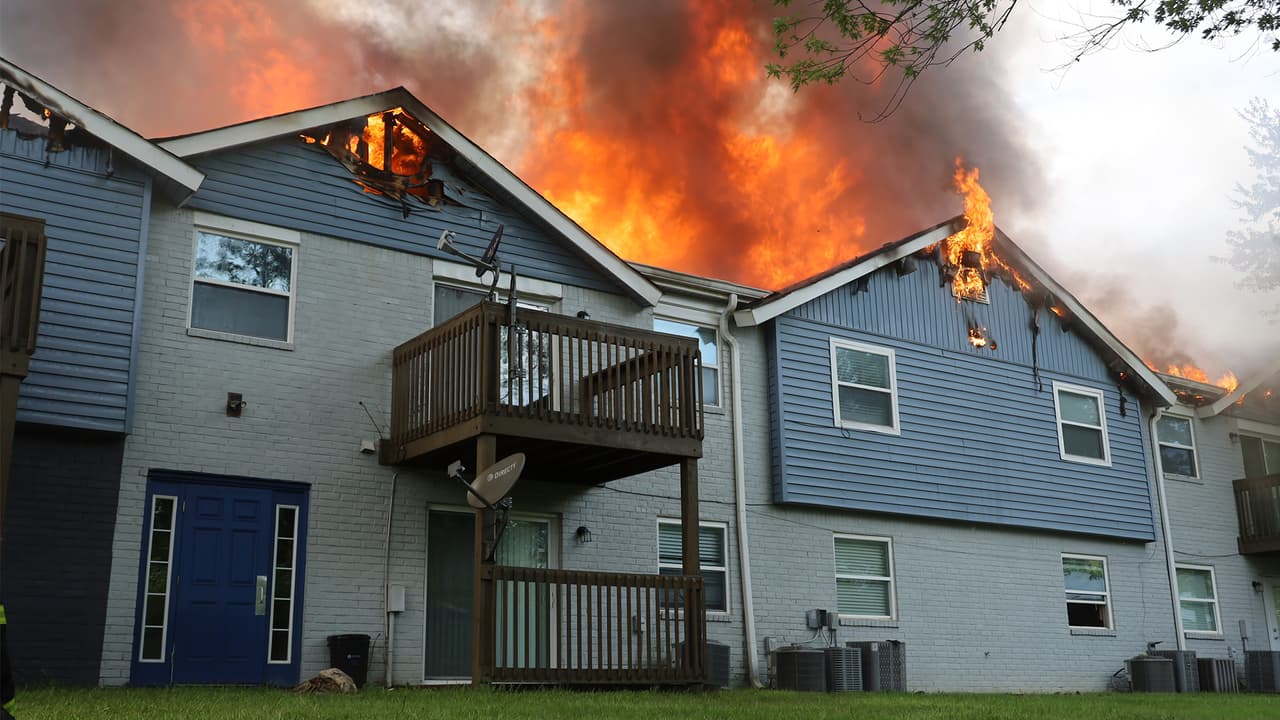 La Cruz Roja y la administración del inmueble trabajaban en reubicar a los afectados.
