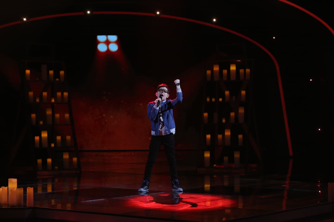 Esa canción fue dedicada a su abuelita, a quien él extraña mucho.