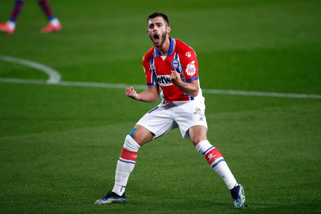 Trincao (29’, 74’), Messi (45+1’, 75’) y Junior Firpo (80’) hicieron los tantos para el contundente marcador. Luis Rioja (57’) descontó por los visitantes. Barcelona llegó a 46 unidades en la La Liga; a media semana se enfrentarán a PSG en la ida de los Octavos de la Champions.