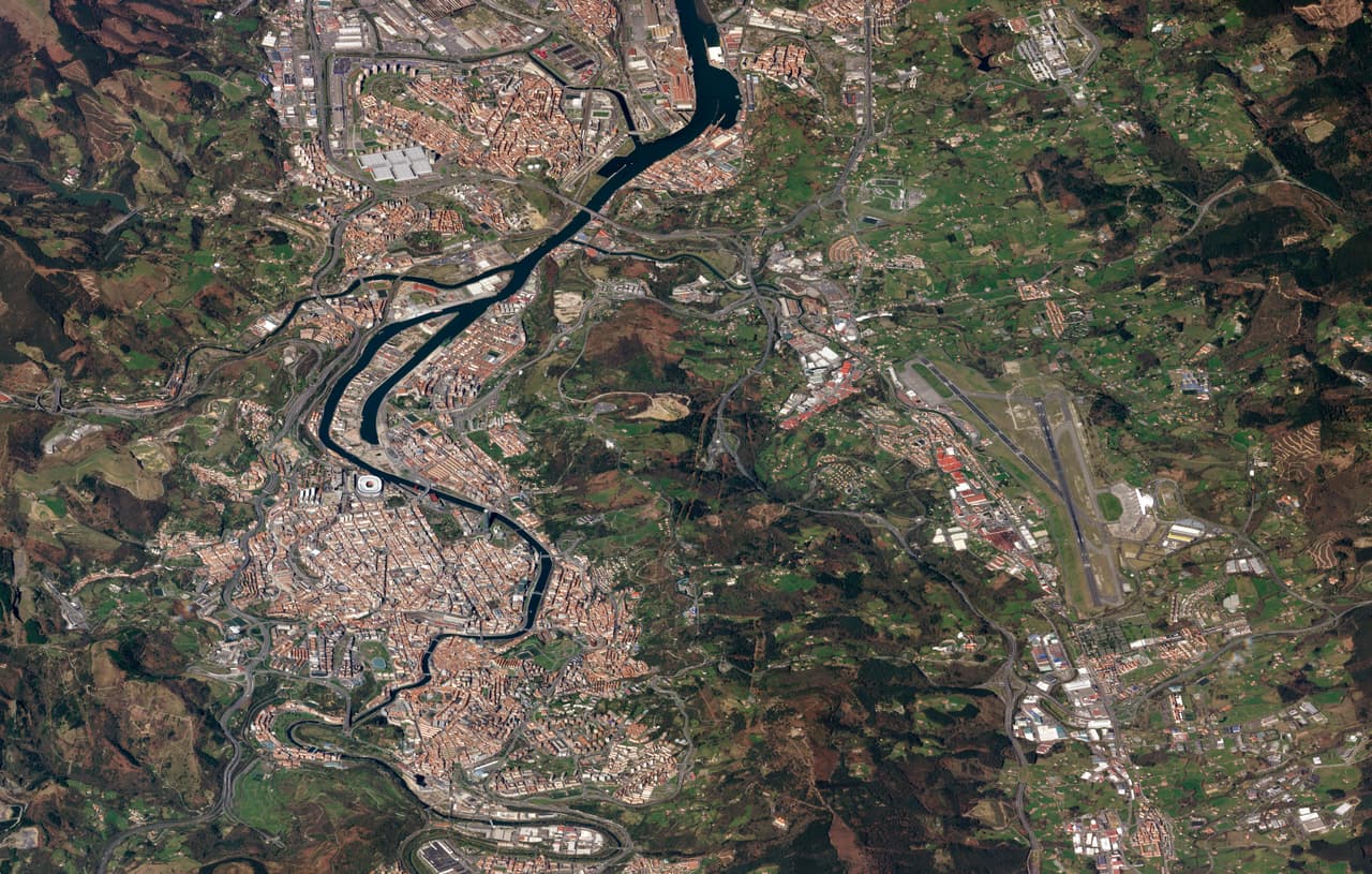 <b>Bilbao. </b>Una de las ciudades más importantes de España, en el País Vasco, es un puerto industrial que ahora se destaca por ser un centro para las artes, la cultura y la gastronomía.