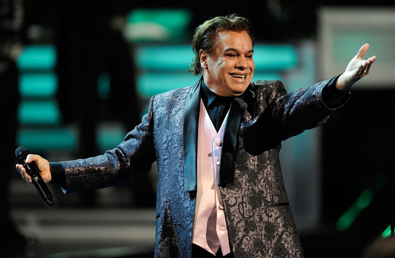 <b>Juan Gabriel</b>
<br>Los seguidores del 'Divo de Juárez' se sorprendieron al verlo tan abajo del ranking. Según Rolling Stone, tiene el puesto 172.