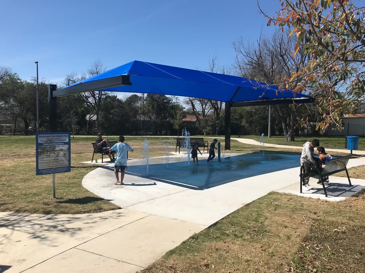 🛝 
<h3 class="cms-H3-H3">Benavides Park</h3>
<br>📍 1500 Saltillo Street
<br>⏰ 9 am - 9 pm
<br>💰 Gratis