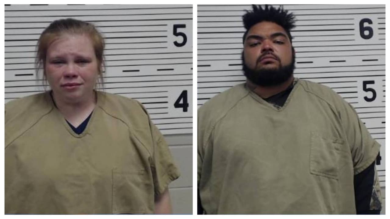 "Tenía fractura de cráneo hundido": Una madre y su novio son acusados de asesinar a un bebé de 15 meses
