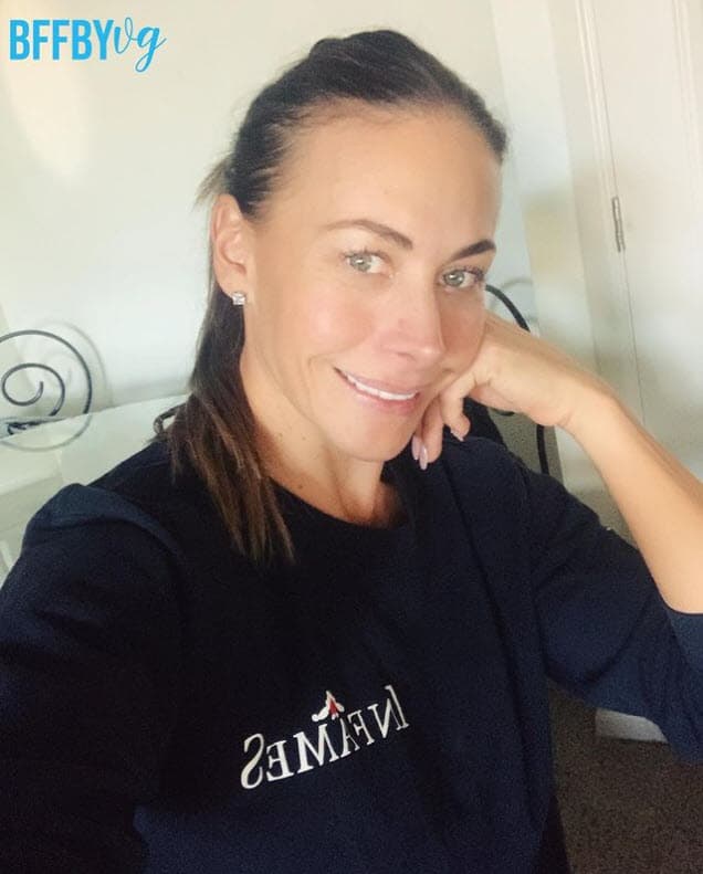 "Carajo, tanto triste ejercicio… para nada… 
<b><a href="https://www.univision.com/famosos/vanessa-guzman-soltero-con-hijas-defiende-resultados-transformacion-fisica">pensé que tenías más pierna y menos estrías</a></b>, pero está mejor mi esposa y sin tanto ejercicio… y es en serio", finalizó el usuario.
<br>