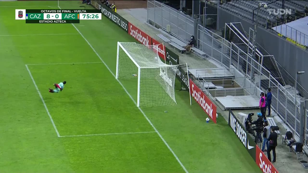 ¡GOL!  anota para Cruz Azul. Juan Escobar