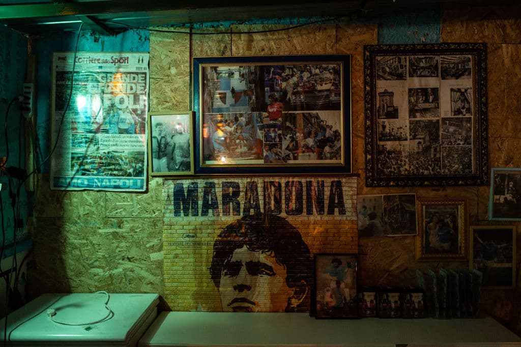 Así viven la muerte de Diego Armando Maradona en San Paolo.