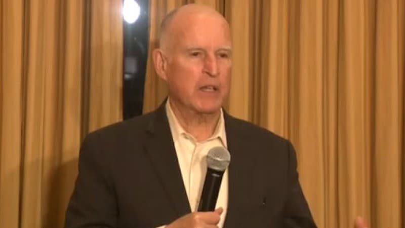 Californianos ejercen su voto en propuestas locales