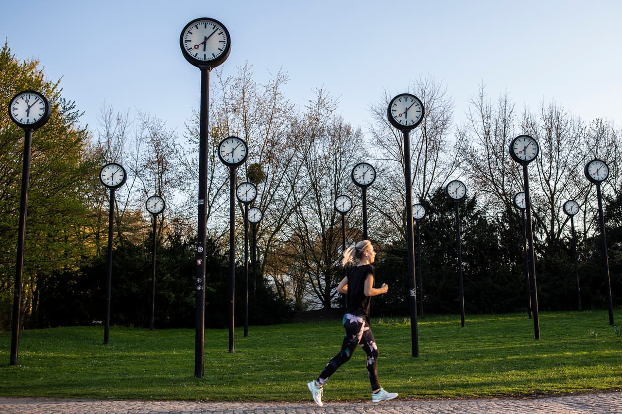 Georgia no es el único estado que introdujo una legislación relacionada con el horario de verano. 
<b><a href="https://www.ncsl.org/research/transportation/daylight-savings-time-state-legislation.aspx">Según la Conferencia Nacional de Legislaturas Estatales</a></b>, durante los últimos cuatro años, 18 estados aprobaron resoluciones que establecerían un horario de verano durante todo el año. Una vez más, los legisladores federales tendrían que permitir tal acción.