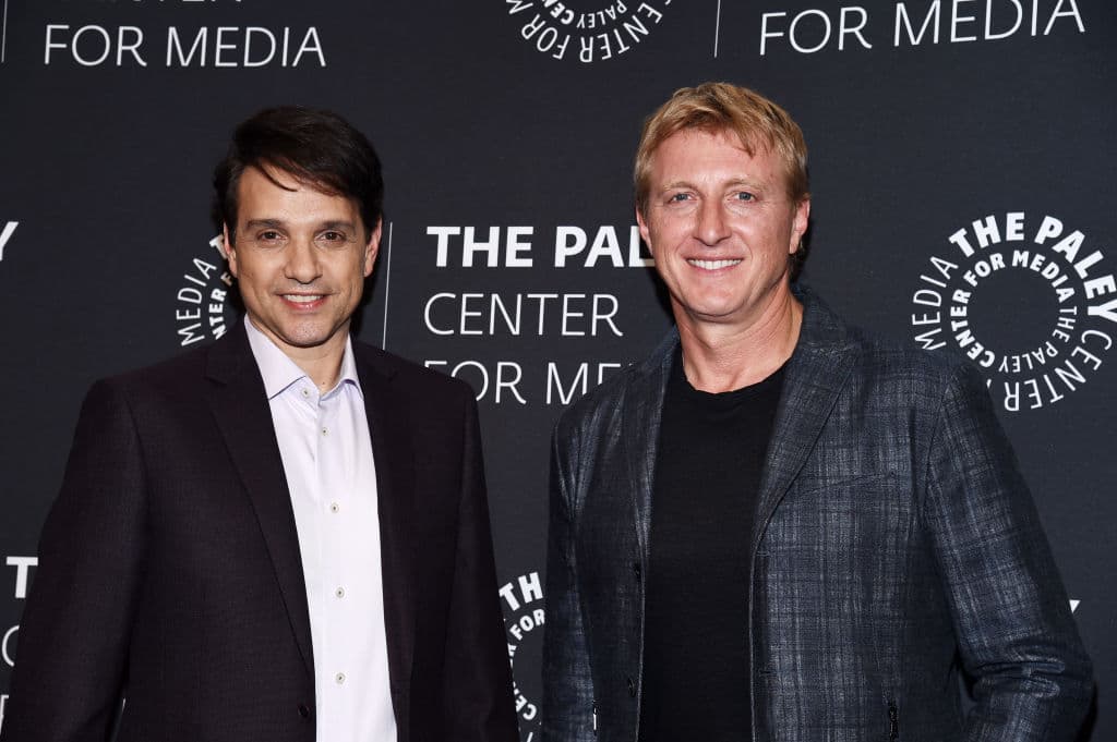 Ralph Macchio y William Zabka protagonizan la serie 'Cobra Kai'.