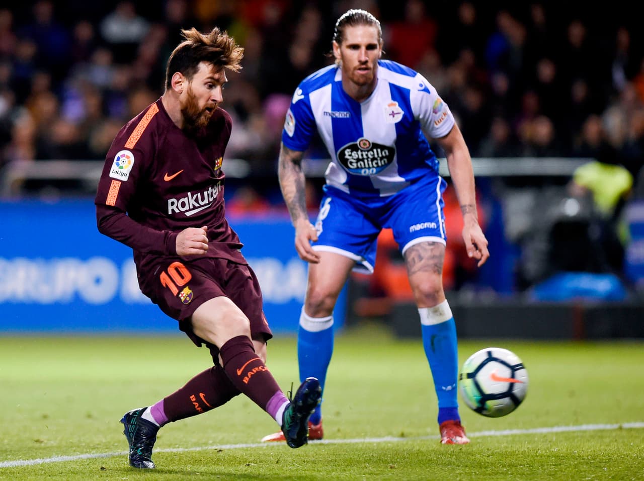 Sin embargo, faltaban dos apariciones más de Messi en el partido. Al minuto 82, 'La Pulga' hizo una parede larga en el área con Suárez y definió para poner el 3-2.