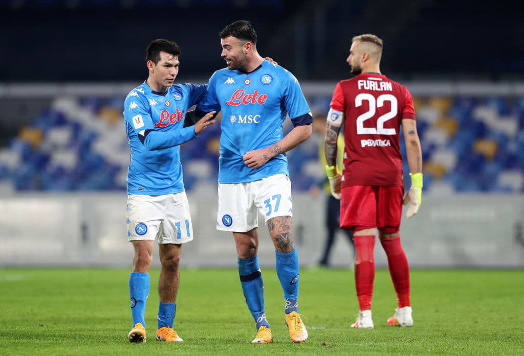 Di Lorenzo (18’), asistido por el mexicano adelantaba a los de Gattuso. Bajrami (33’) igualó el marcador, pero el ‘Chucky’ (38’) regresaba la ventaja al Napoli. Nuevamente Bajrami (68’) emparejaba hasta que apareció Petagna (76’) para hacer el del triunfo.