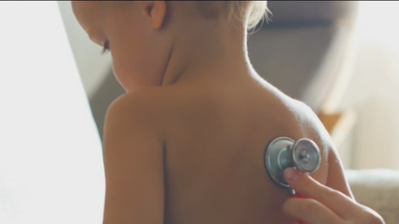 No sólo afecta a los niños: médicos alertan sobre síndrome inflamatorio asociado al covid-19 en adultos jóvenes