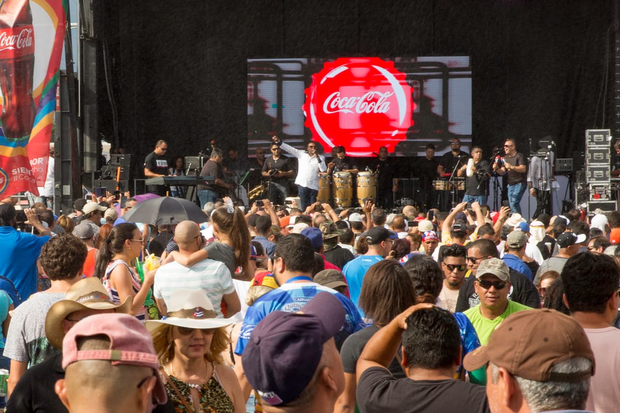José Alberto ‘El Canario', estrella de la música caribeña se presento en una de las tarimas del festival.
<br>