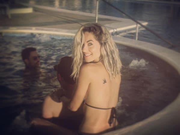 Hasta antes de dicha publicación, Bárbara no había confirmado de manera explícita su relación con Fernando Rovzar, hermano de Billy Rovzar.