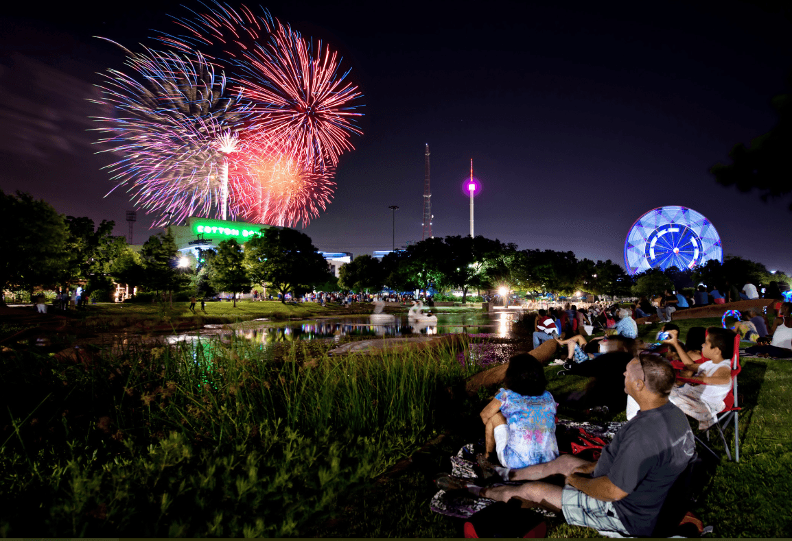 <b>El Parque de la Feria</b> regresa este lunes con otro año de diversión y fuegos artificiales por el 4 de julio. Habrá un espectáculo de fuegos artificiales desde las 4:30 pm, en el interior del icónico Cotton Bowl Stadium o desde Fair Park.
<br>