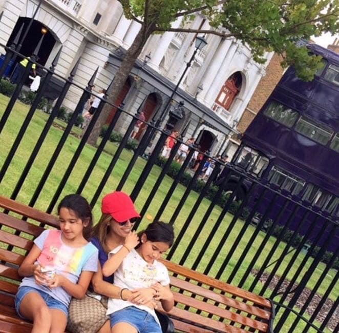 Las más grandes lecciones de la vida se las han dado sus hijas.