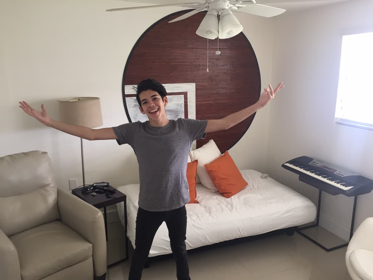 Nuestras cámaras se colaron en casa de Yoandri. El cubano nos mostró los rincones de su crib.