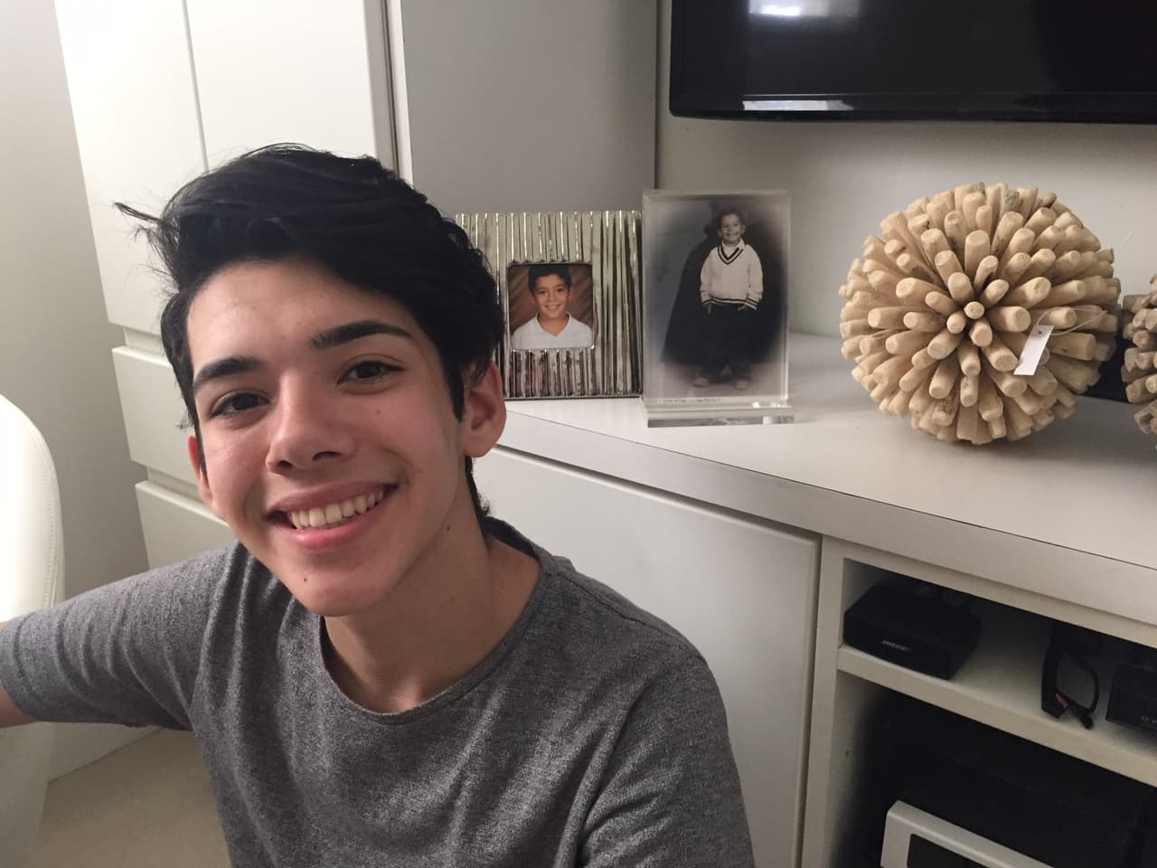 Nuestras cámaras se colaron en casa de Yoandri. El cubano nos mostró los rincones de su crib.