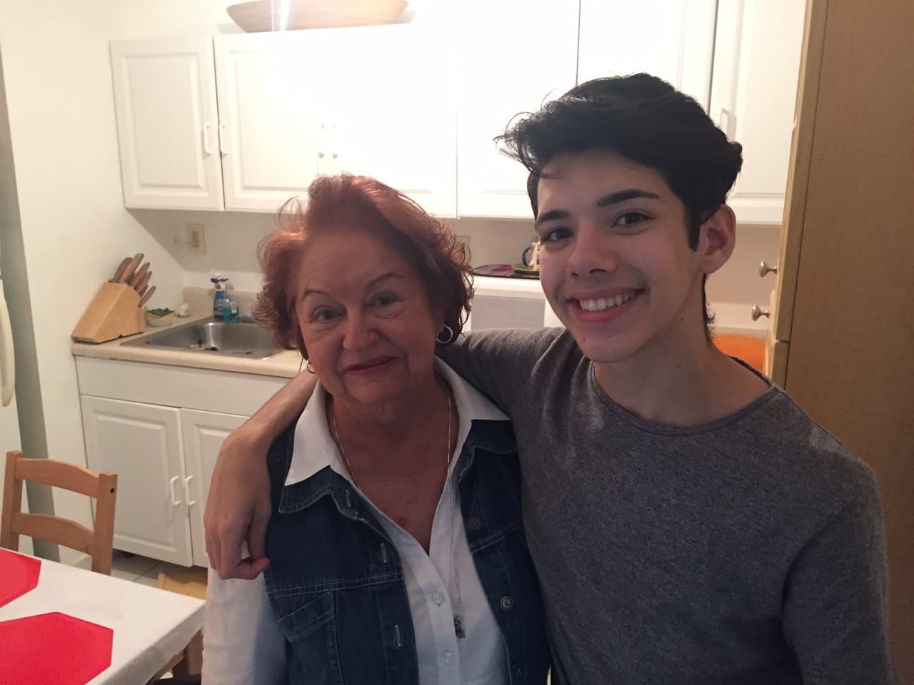 Nuestras cámaras se colaron en casa de Yoandri. El cubano nos mostró los rincones de su crib.