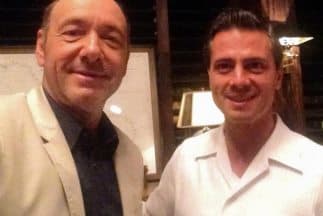 El actor Kevin Spacey aclaró todo sobre la selfie con Enrique Peña Nieto