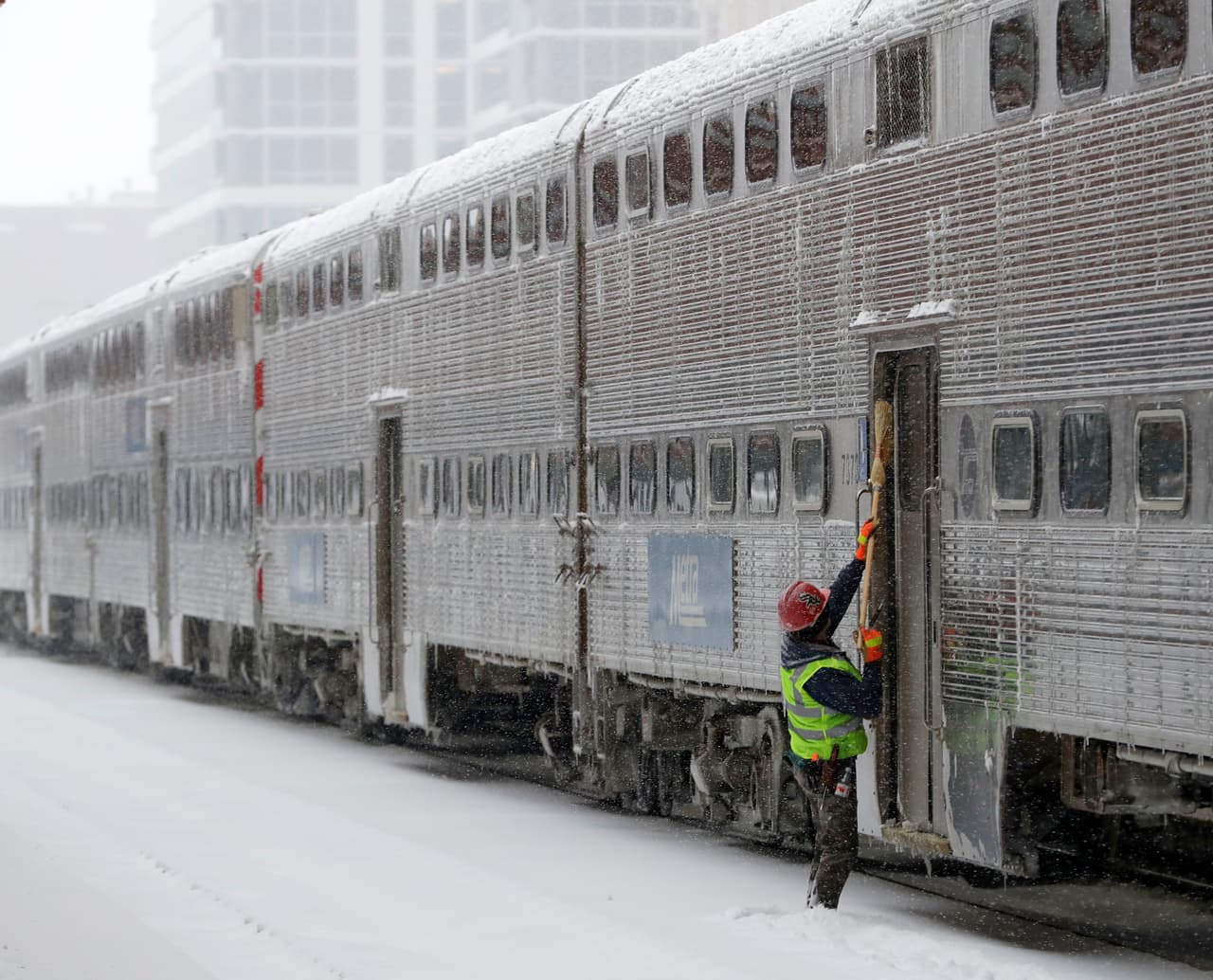 "Nuestros vagones y locomotoras son unos de los más antiguos de la nación", así hace Metra un llamado para mayor financiamiento
