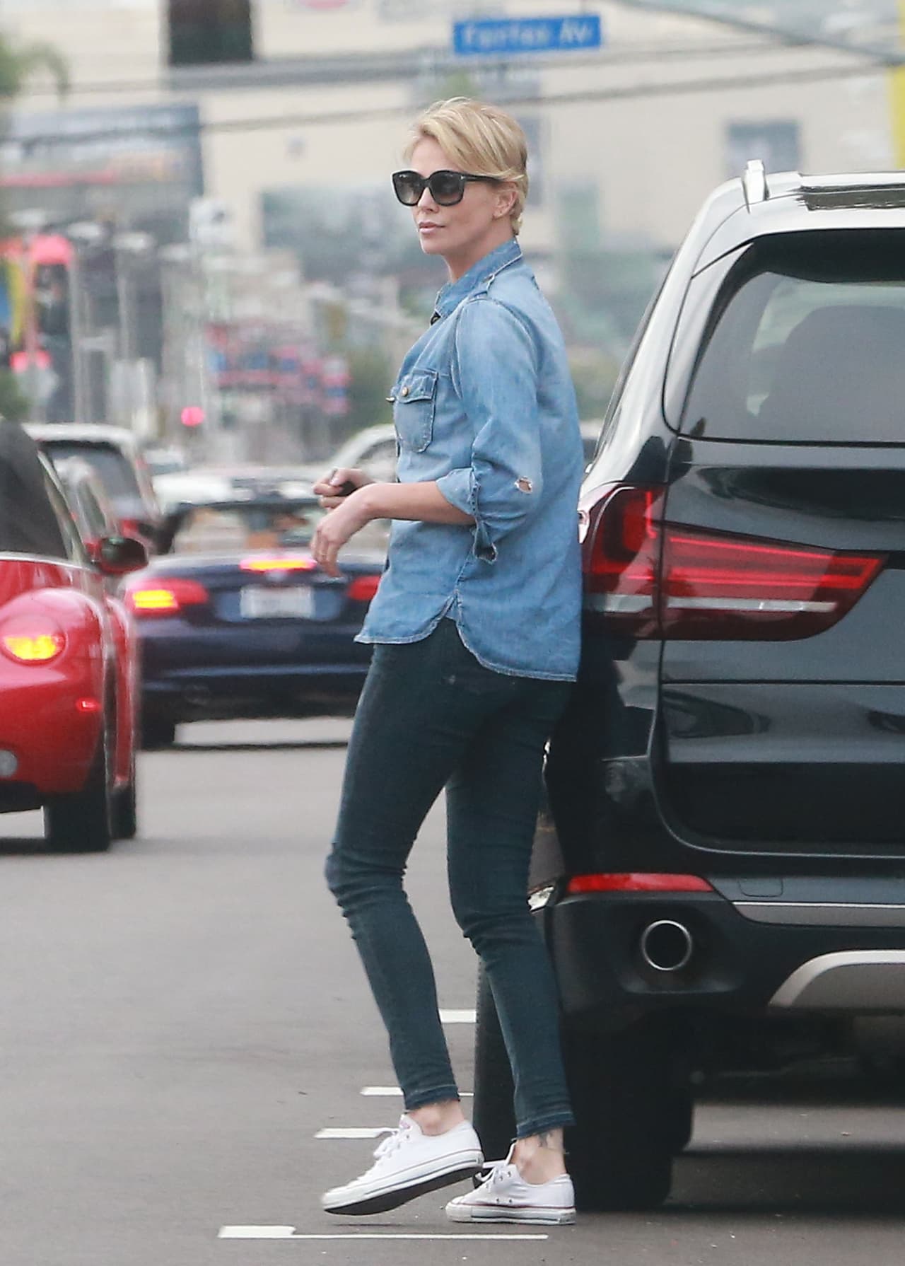 Deja de lado el glamour para cumplir con su rol de mami.