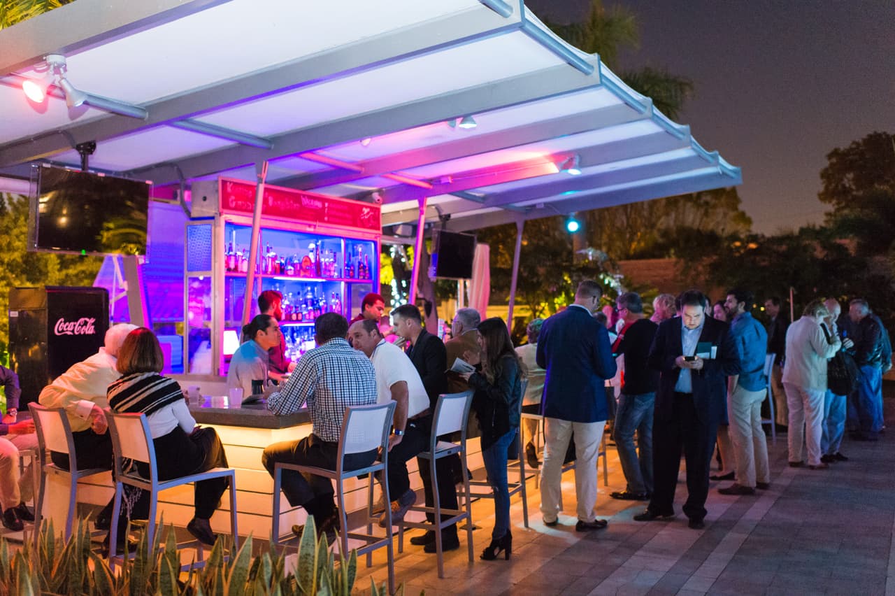 Bares de Miami-Dade podrán volver a abrir tras entrada de Florida a la fase 3 de reapertura