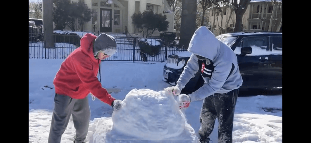Se espera que sea el martes también se alcance un nuevo récord por temperaturas bajas para la misma fecha. El frío ártico pudiera dejar los índices en tan solo 14 grados, dos grados menos que en el 1895.