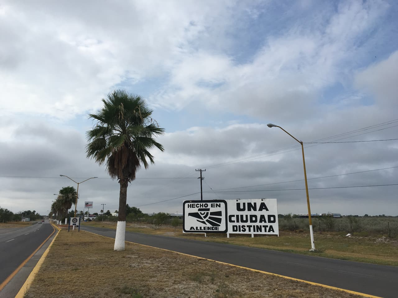 El actual gobierno de Coahuila asegura que aún quedan investigaciones y detenciones perdientes por el caso Allende. Este nuevo cartel de entrada a la ciudad es una de las acciones para mejor la imagen de la zona.
<br>