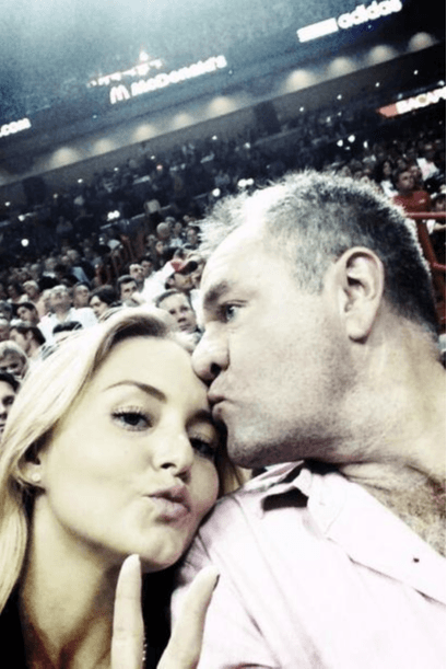 “La verdad es que no me gustaría ni siquiera hablar delante de una cámara de una persona de quien no hablo en mi vida, entonces no voy a hablar del tema de José Alberto porque no me interesa”, aseveró.
<br>