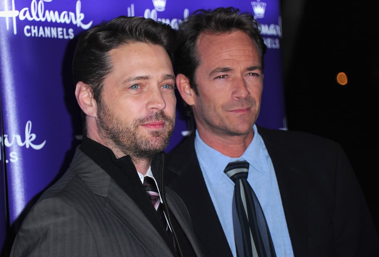 Luke Perry, quien interpretaba a Dylan, falleció el pasado 4 de marzo, cinco días después de sufrir un derrame cerebral a los 52 años de edad.