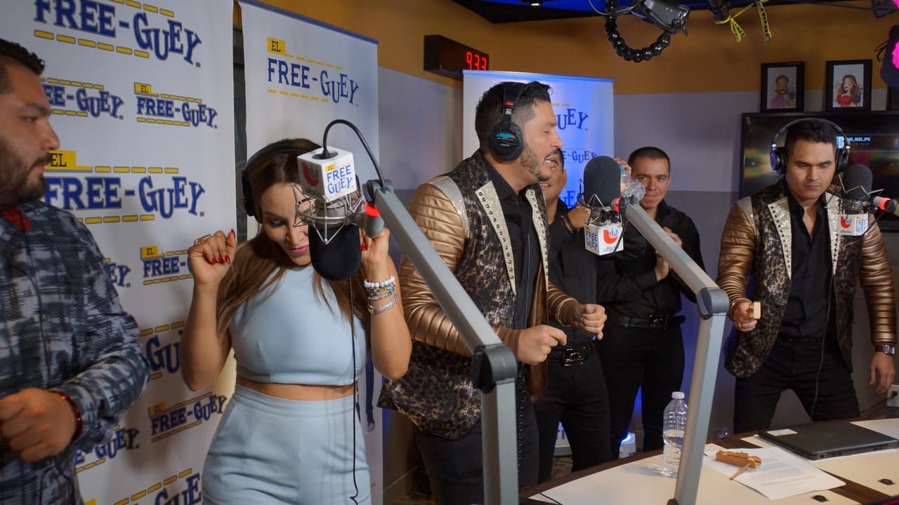 Banda Los Recoditos nos presentó en primicia su nuevo disco 'Los Gustos Que Me Doy' y armaron tremendo relajo con La Bronca, El Tambochi y El Compa Ivan.