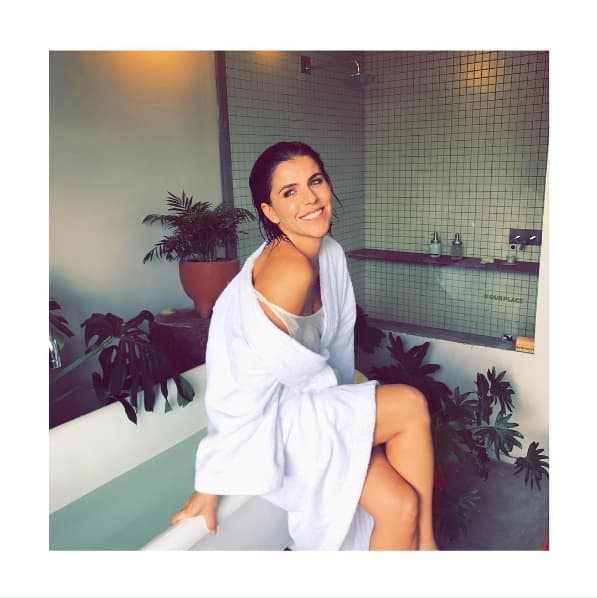 La guapa actriz colombiana tiene una sorpresa para ti que mundo revelará, ¿te atreves a tocar el cielo con ella?