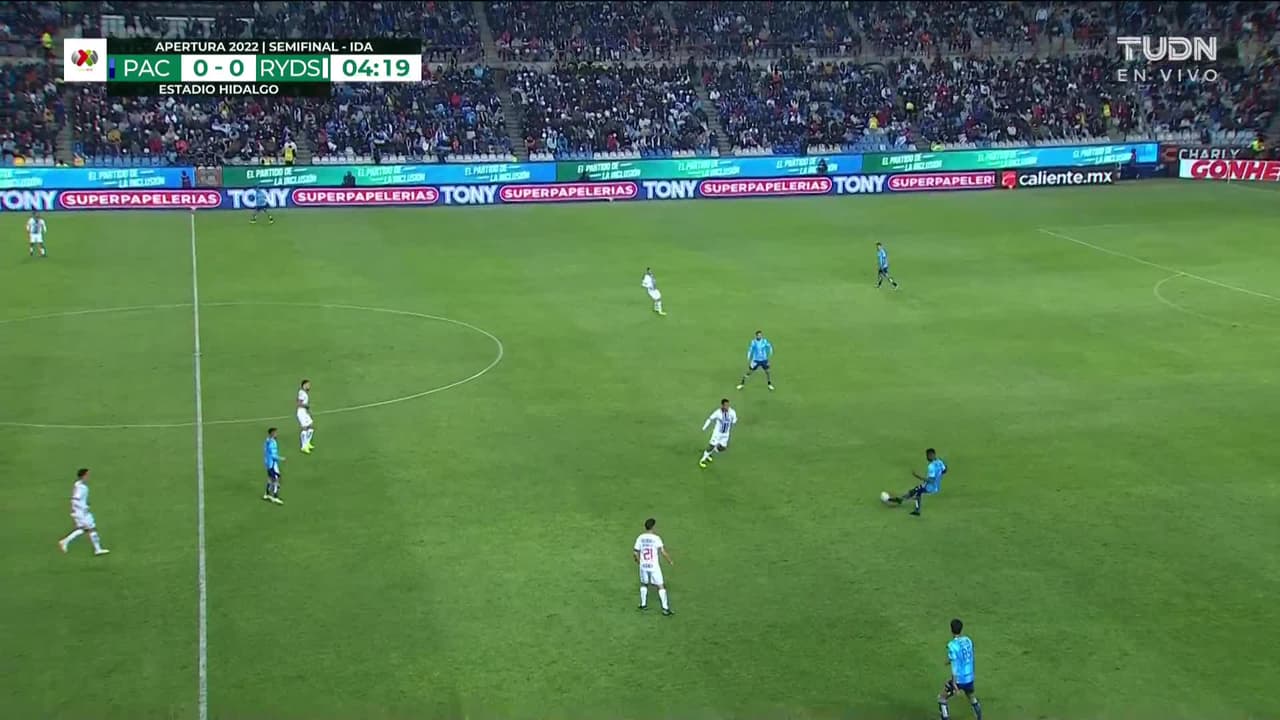 ¡TIRO ATAJADO! disparo por Romario Ibarra.