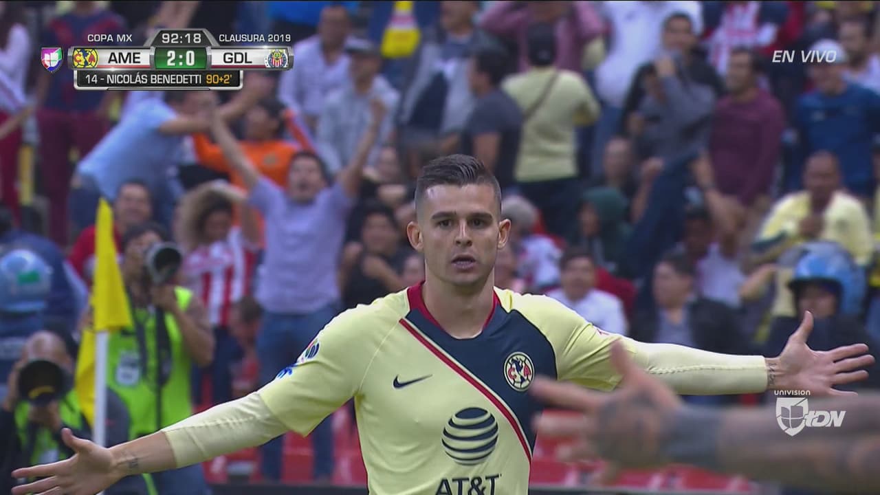 Benedetti hunde más a Chivas y sentencia el partido