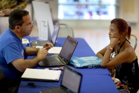 Es importante que preguntes si el plan de seguro que estás comprando cumple con los requisitos del gobierno. Si no tienes la póliza adecuada pudieras pagar una multa al gobierno.