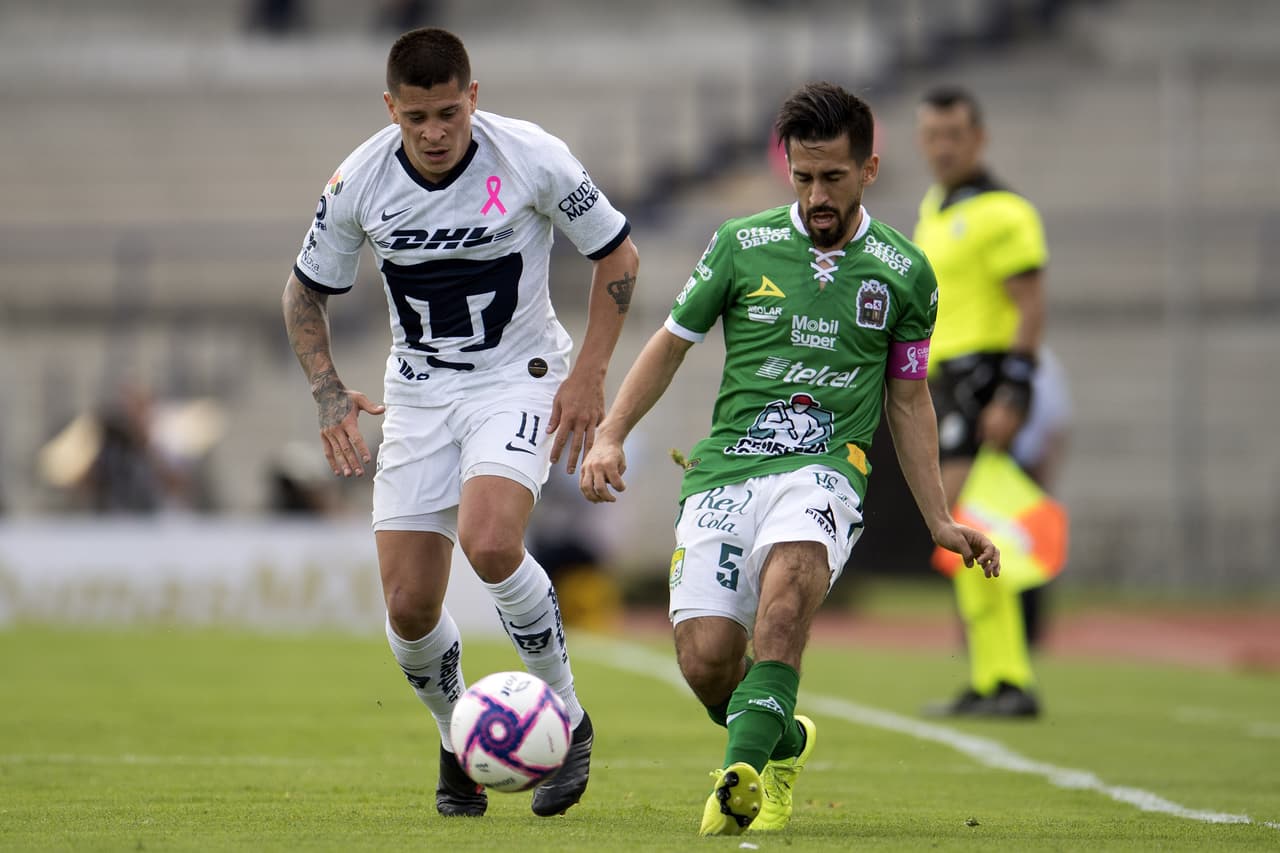 Pumas 1-2 León. Con goles de Macías y Tesillo, para La Fiera; por los locales descontó Carlos González.