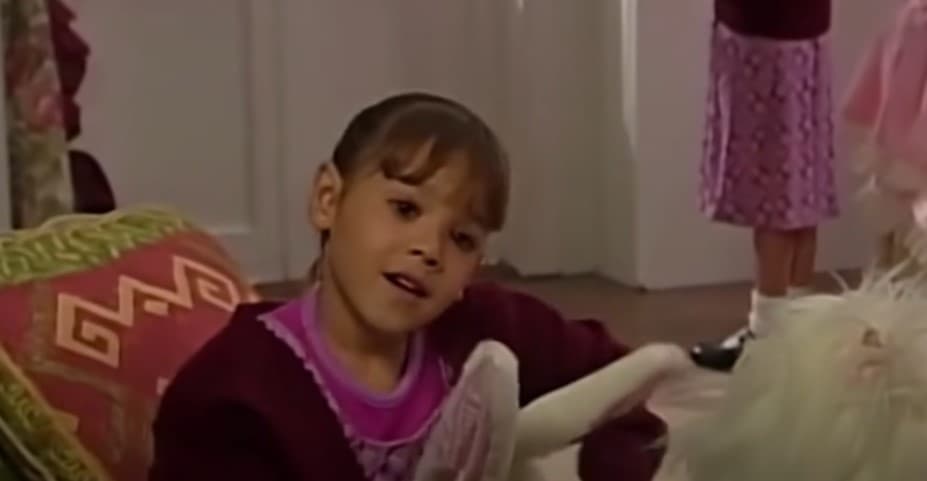 <b>Danna Paola</b>
<br>En México, su país natal, Danna Paola ha tenido una presencia constancia en el mundo del espectáculo. Su debut en la televisión fue en 199 en Plaza Sésamo, pero su primer papel oficial fue en la telenovela 'Rayito de luz' en el año 2000, cuando tenía solo cinco años de edad. Durante su infancia participó en otras producciones televisivas como 'María Belén', 'Vivan los niños' o 'Amy, la niña de la mochila azul'