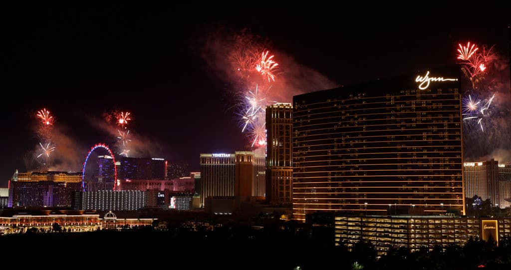 En la foto, así se vieron los fuegos artificiales sobre los edificios de
<b>Las Vegas, Nevada</b>, para conmemorar la fiesta nacional.
