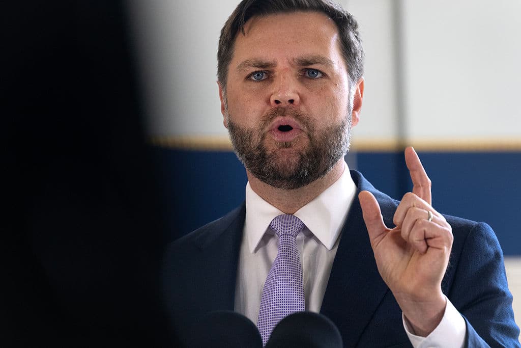 Vance se une a los conservadores que piden el despido o exclusión de los críticos de Charlie Kirk pese a derecho a libertad de expresión