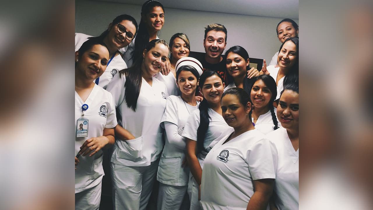 El papá de J Balvin fue hospitalizado.