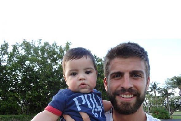 Su primer hijo, Milan.