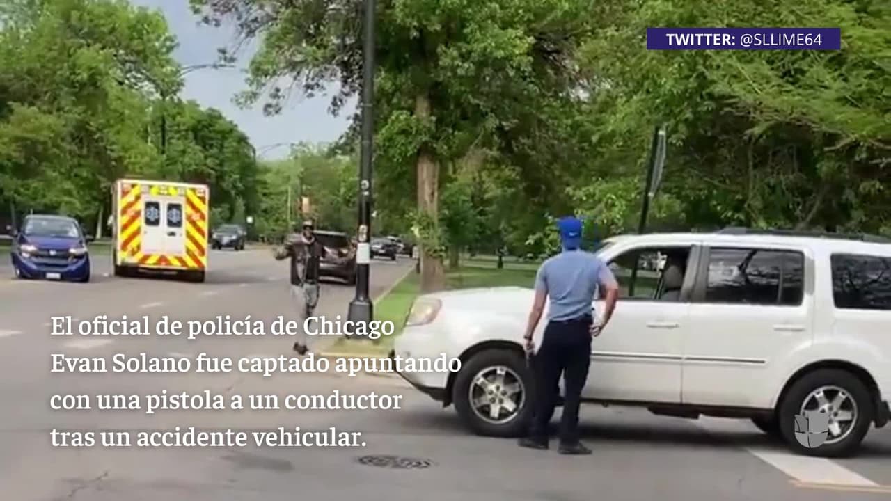 Evan Solano, el oficial que disparó a Anthony, se vio envuelto en otro escándalo en mayo, cuando sacó su arma en un aparente incidente vial.
<br>